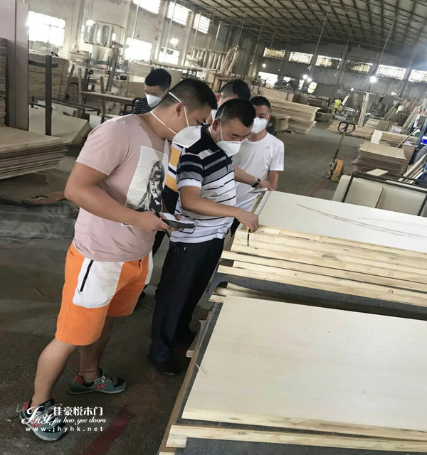 重庆佳豪悦木门严格监督